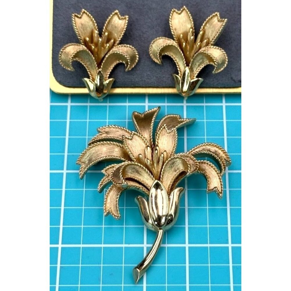 Crown Trifari Brushed Gold Flower Brooch and Clip Earrings MINT